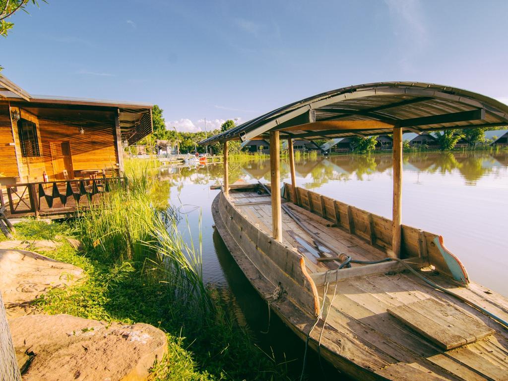Tanita Lagoon Resort Udon Thani Bagian luar foto