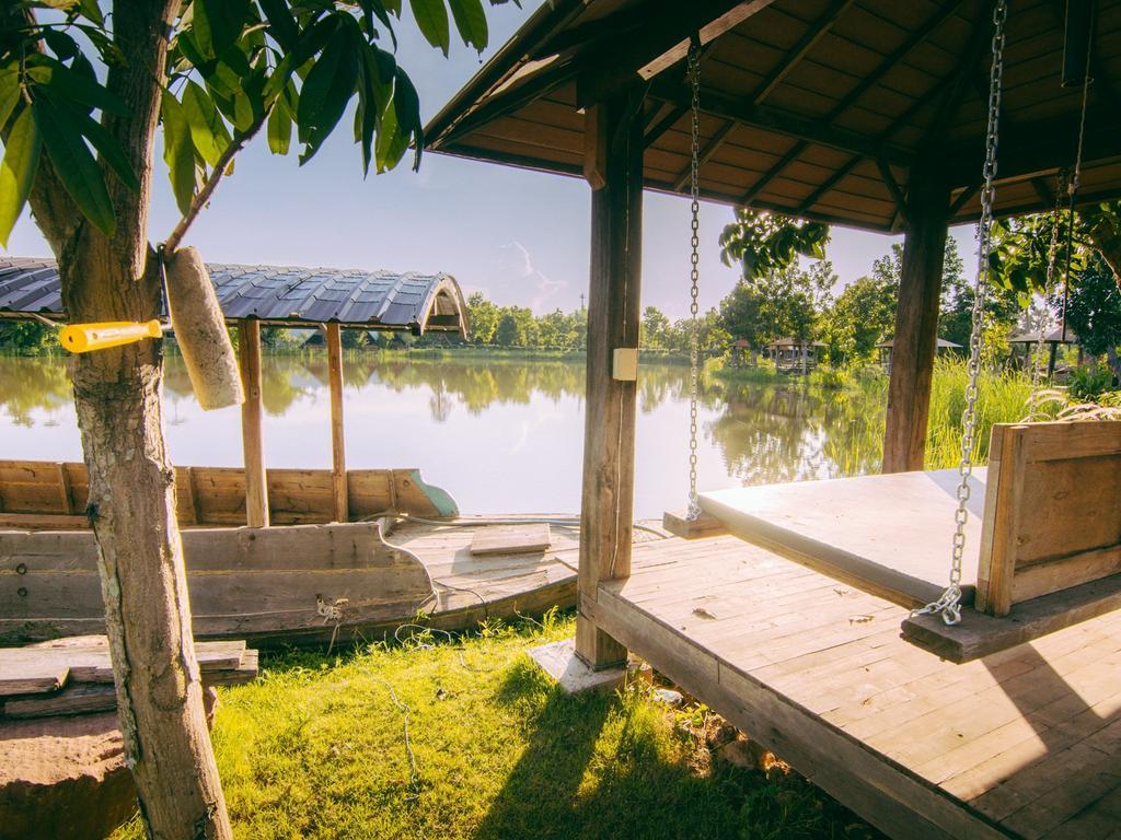 Tanita Lagoon Resort Udon Thani Bagian luar foto