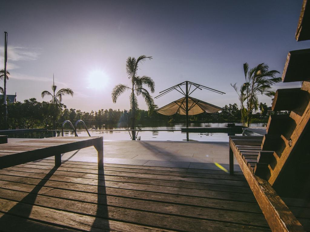 Tanita Lagoon Resort Udon Thani Bagian luar foto