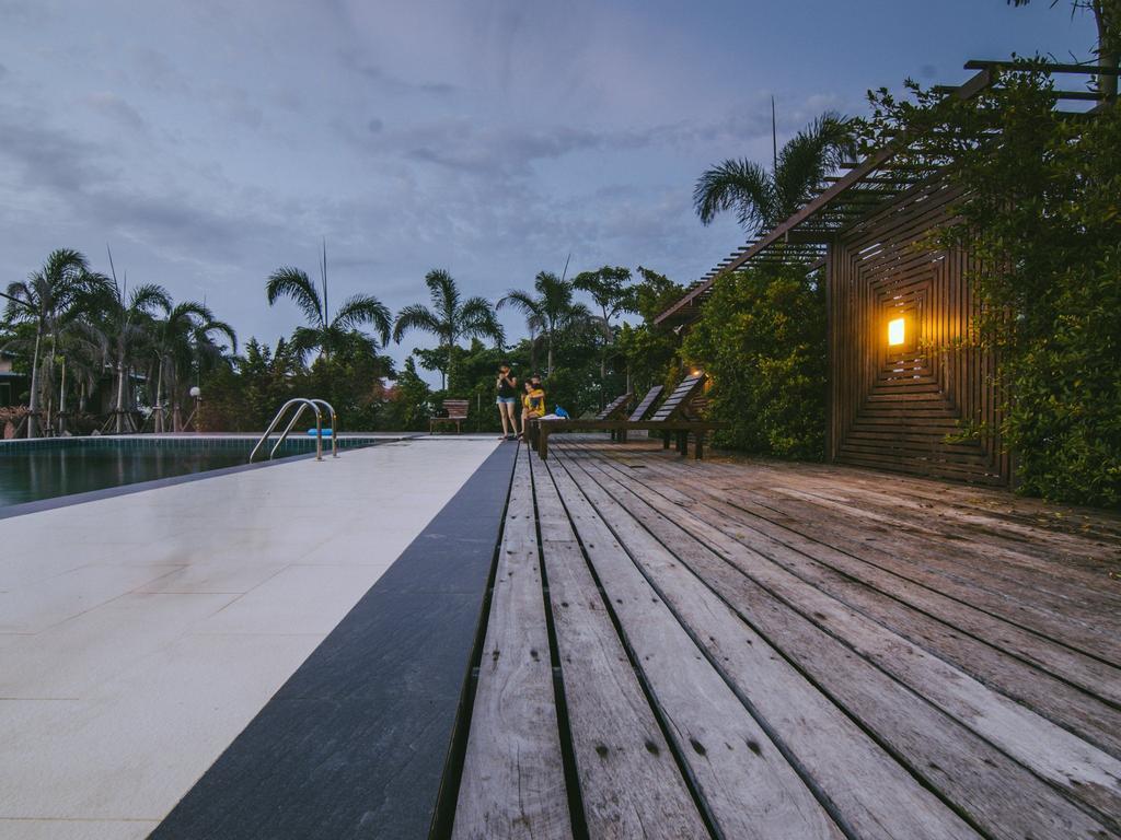 Tanita Lagoon Resort Udon Thani Bagian luar foto