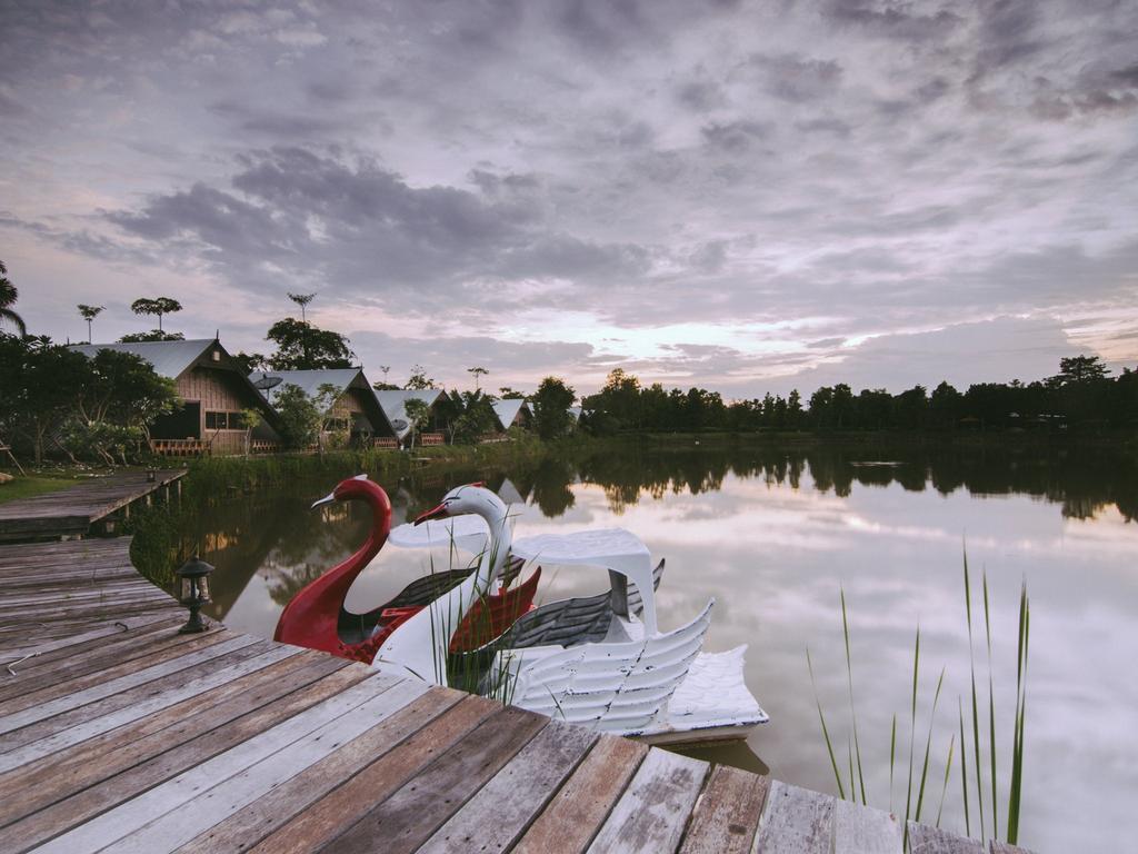 Tanita Lagoon Resort Udon Thani Bagian luar foto
