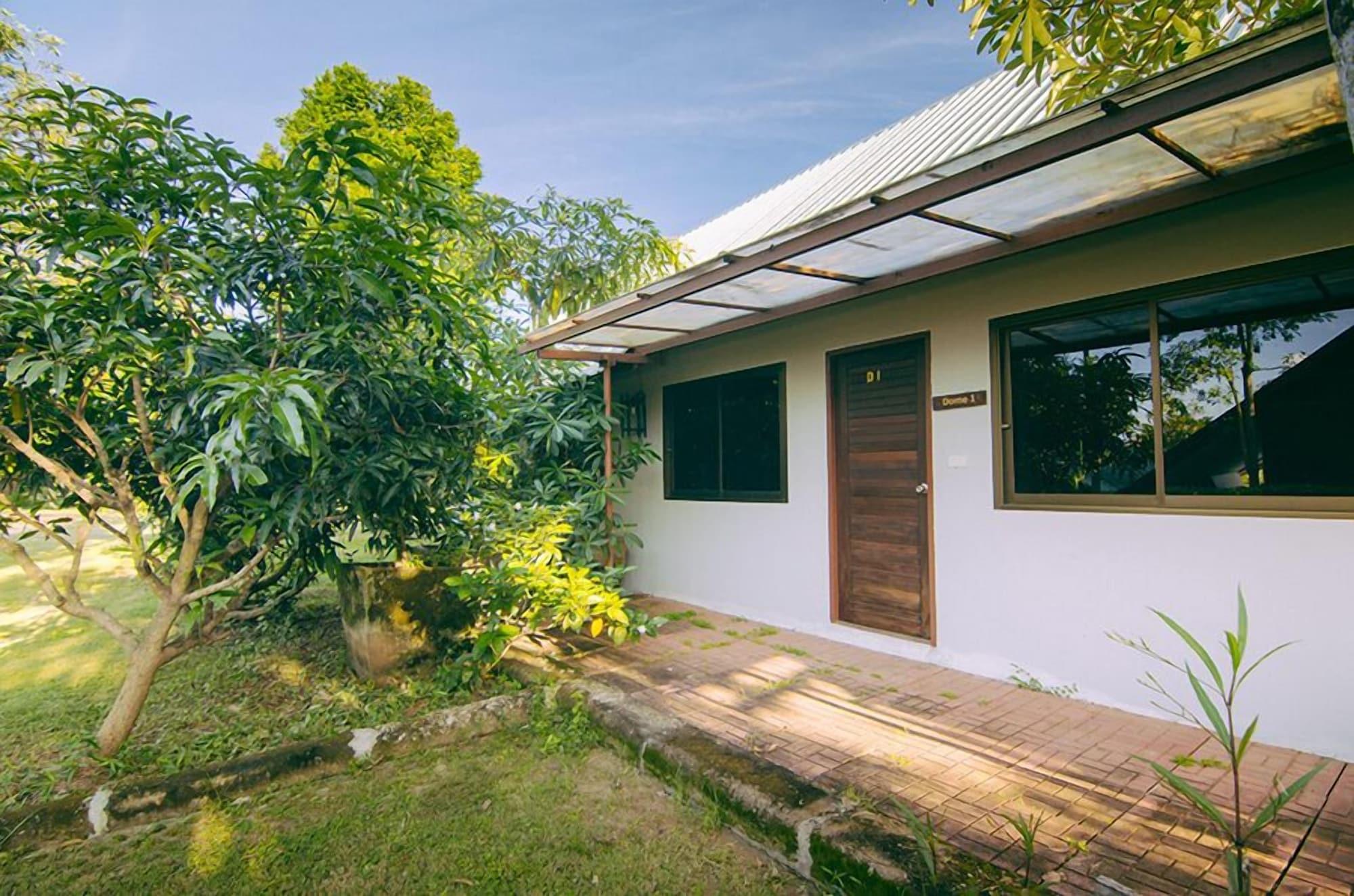 Tanita Lagoon Resort Udon Thani Bagian luar foto