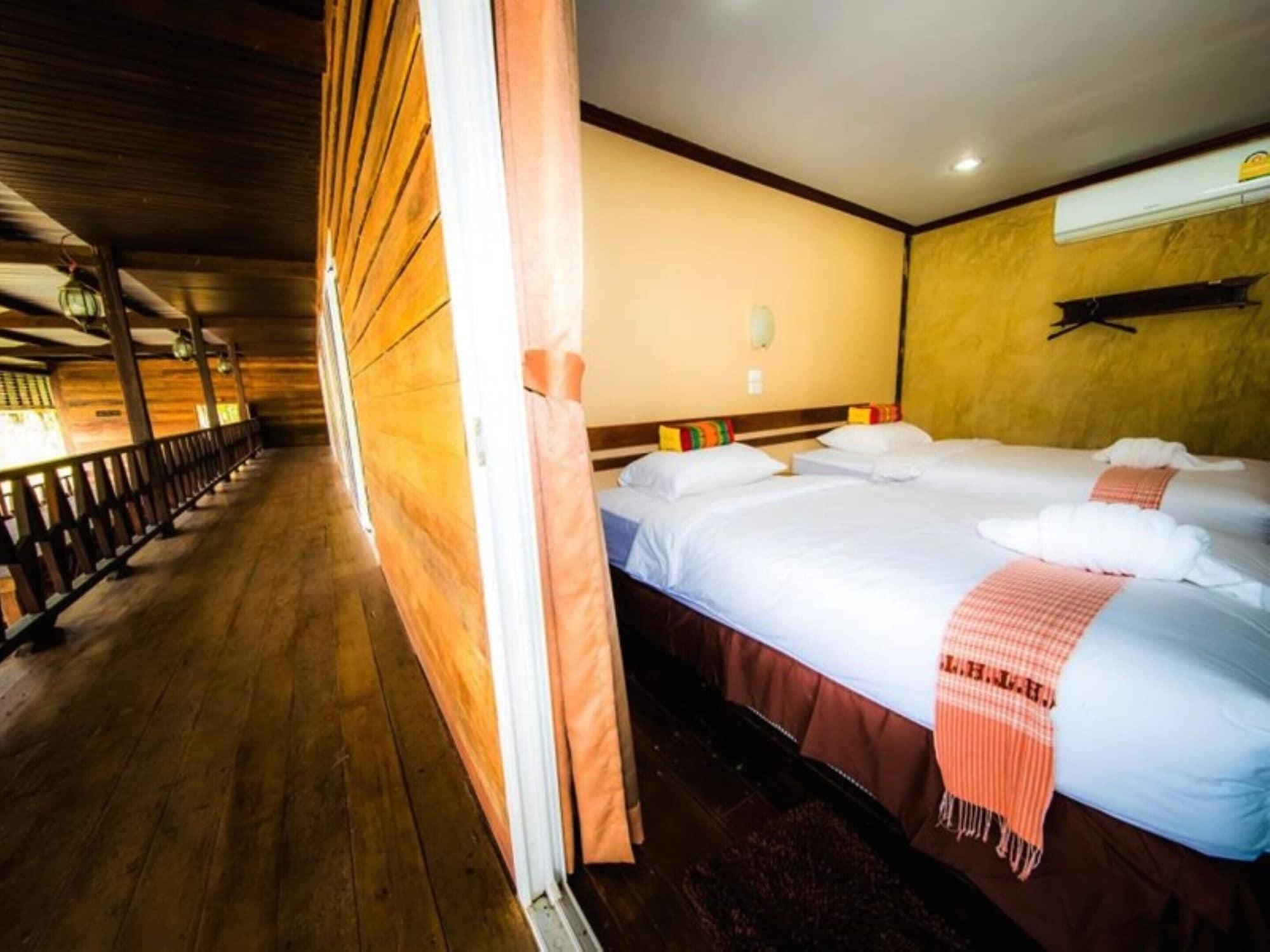 Tanita Lagoon Resort Udon Thani Bagian luar foto