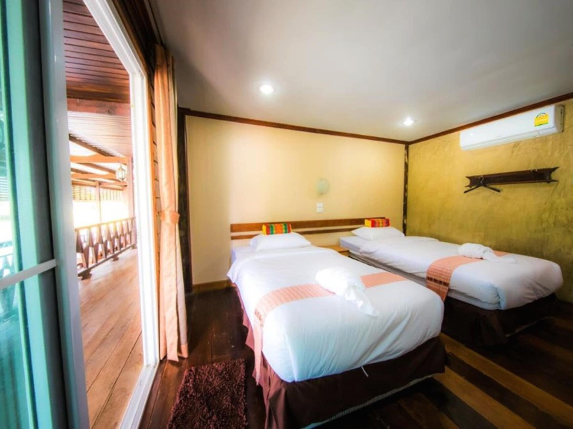Tanita Lagoon Resort Udon Thani Bagian luar foto