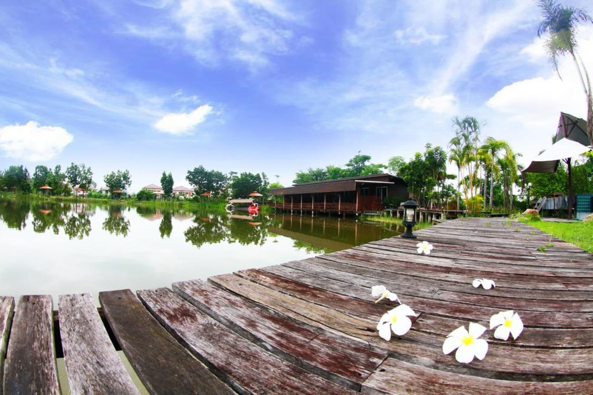 Tanita Lagoon Resort Udon Thani Bagian luar foto