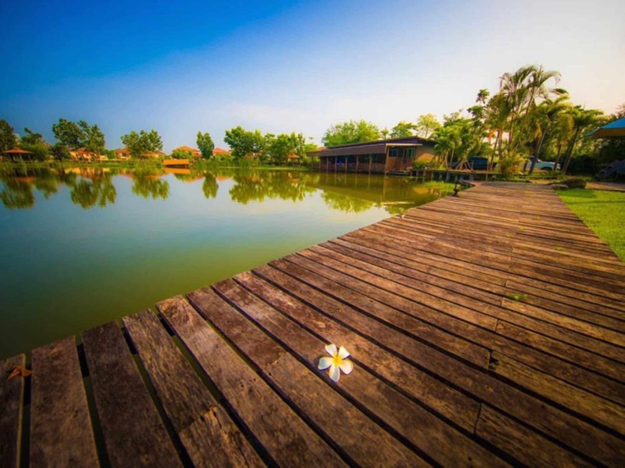 Tanita Lagoon Resort Udon Thani Bagian luar foto