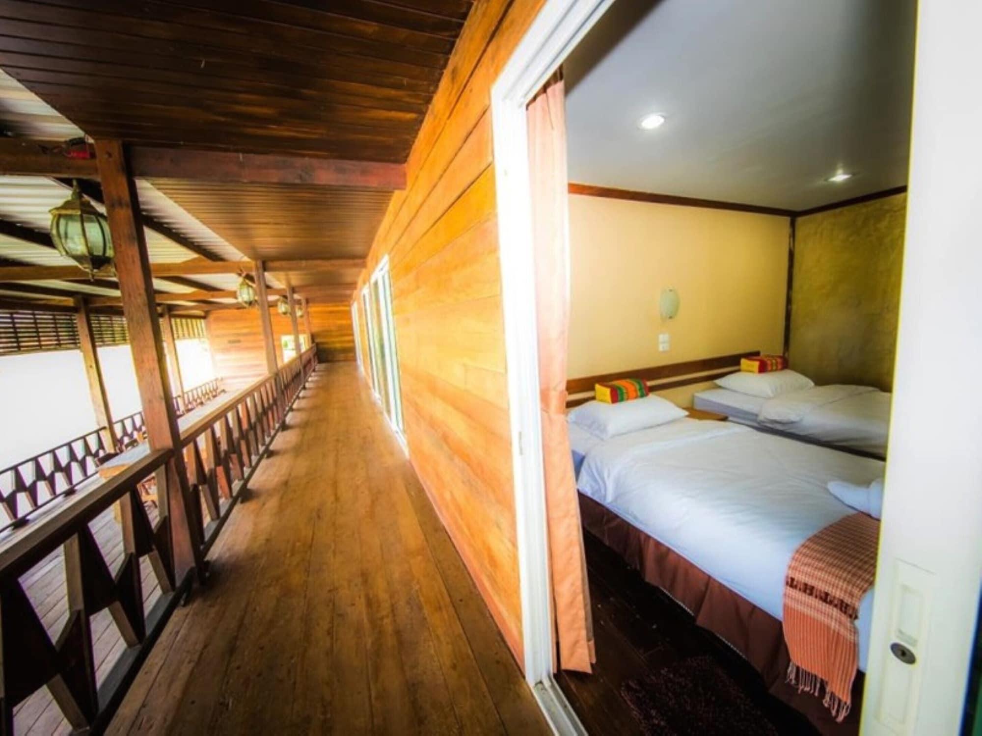 Tanita Lagoon Resort Udon Thani Bagian luar foto