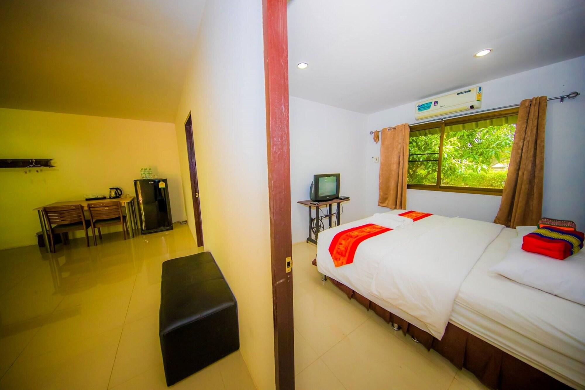 Tanita Lagoon Resort Udon Thani Bagian luar foto