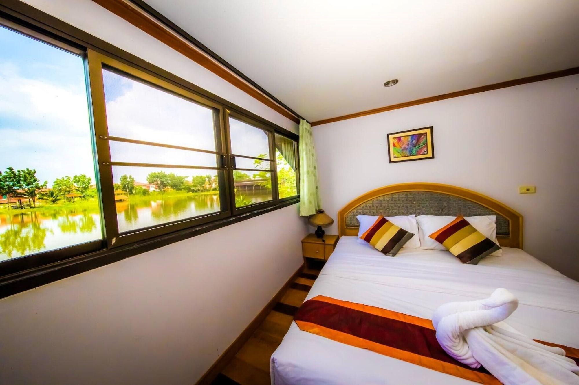 Tanita Lagoon Resort Udon Thani Bagian luar foto
