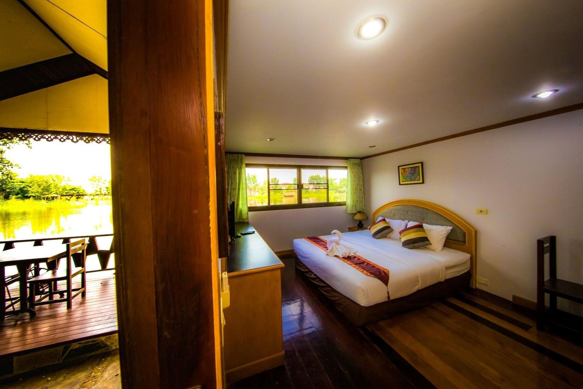 Tanita Lagoon Resort Udon Thani Bagian luar foto