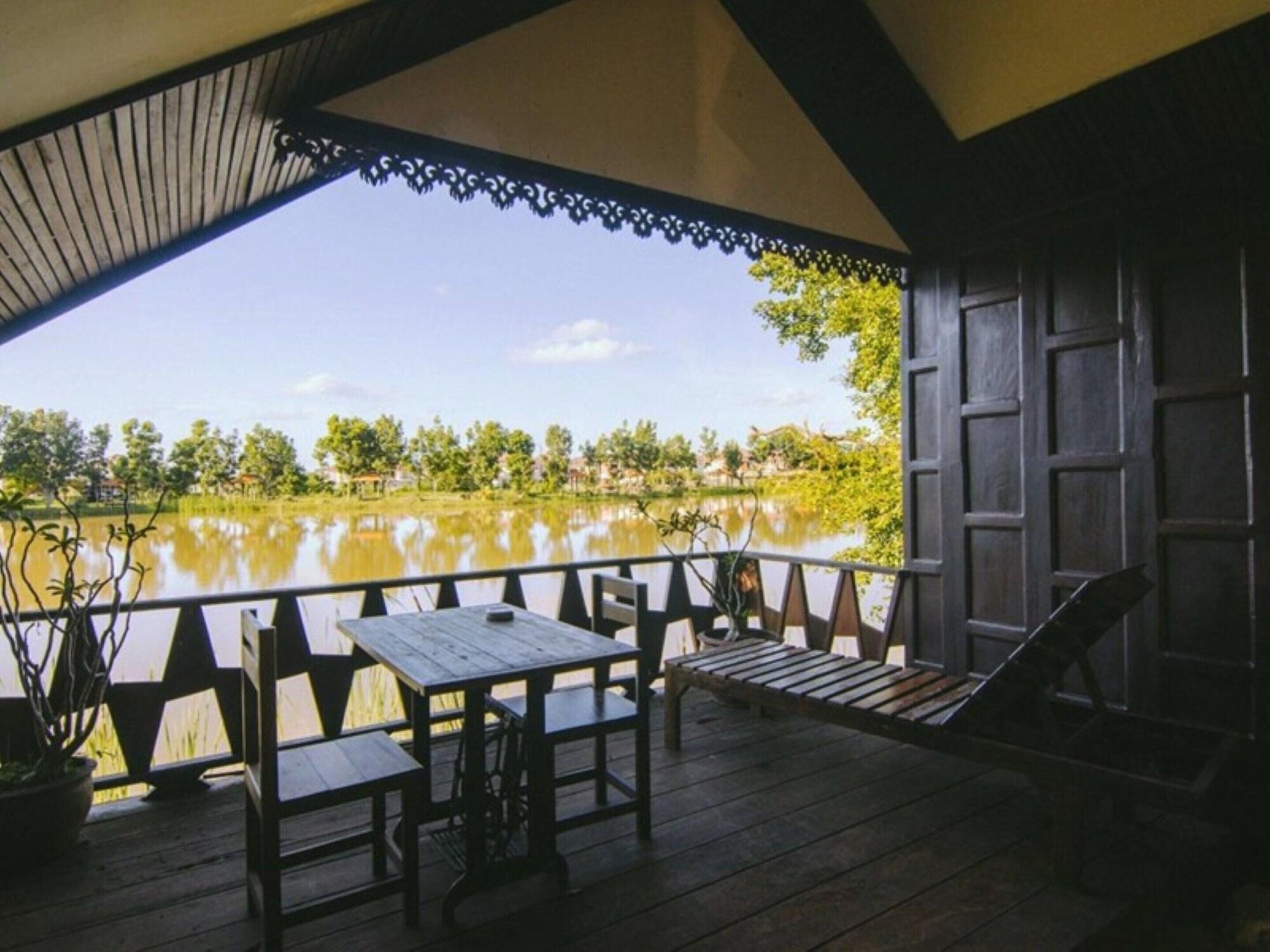 Tanita Lagoon Resort Udon Thani Bagian luar foto