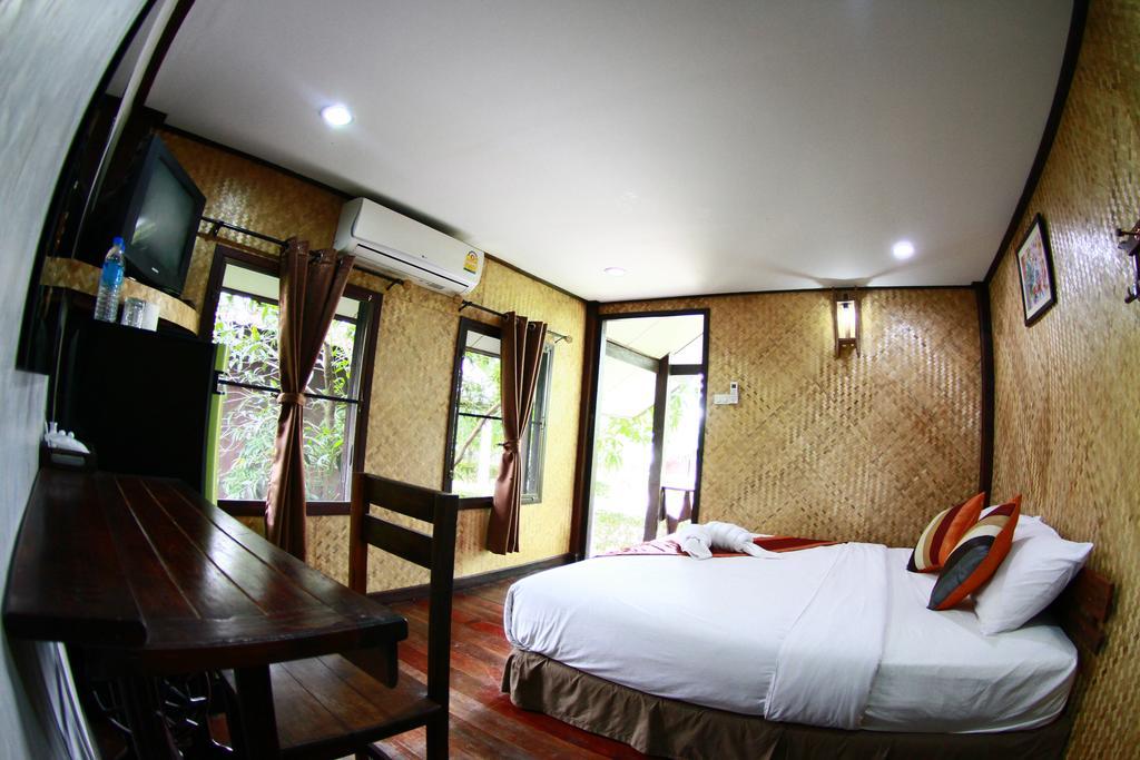 Tanita Lagoon Resort Udon Thani Ruang foto