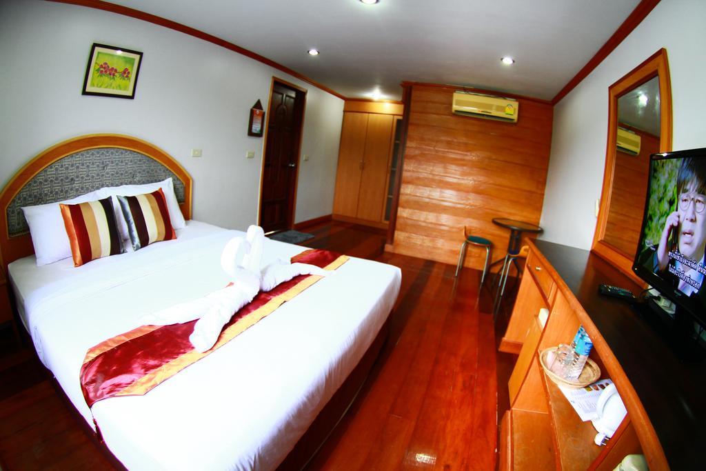Tanita Lagoon Resort Udon Thani Ruang foto
